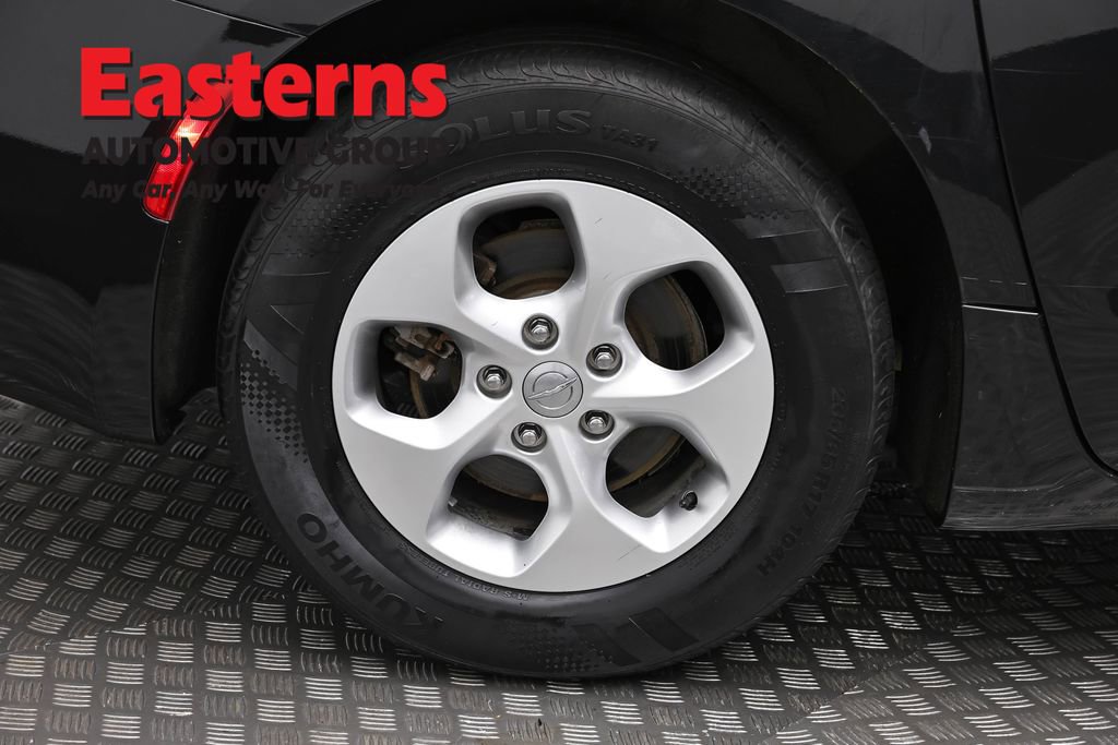 Used 2017 Chrysler Pacifica LX w/ Tire & Wheel Group FWD image 29