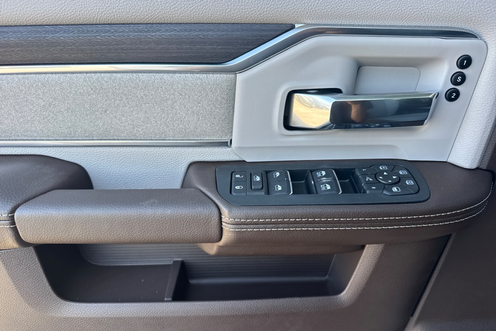 New 2027 RAM 3500 Laramie AWD/4WD image 10