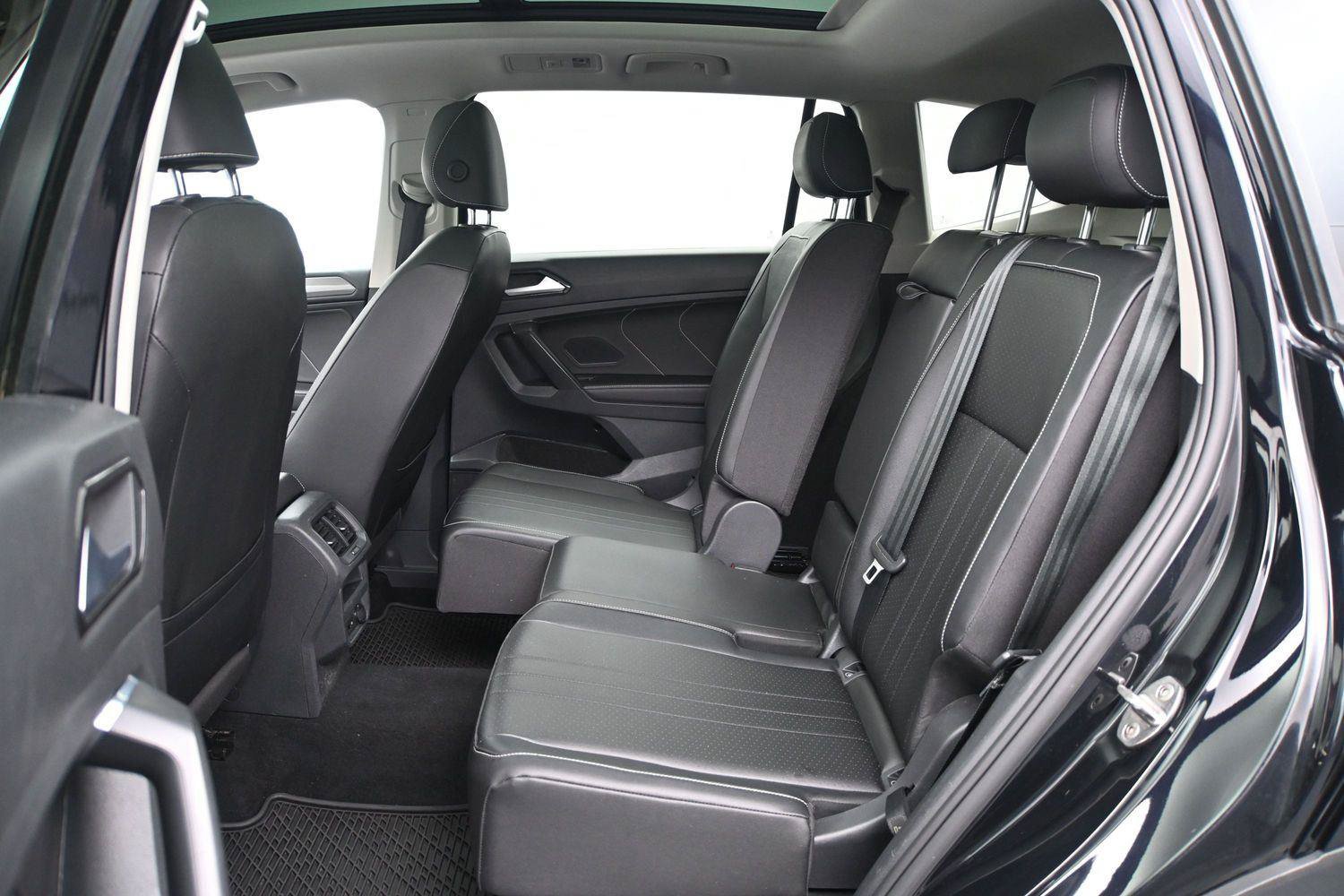 Used 2022 Volkswagen Tiguan SE w/ Panoramic Sunroof Package AWD/4WD image 8