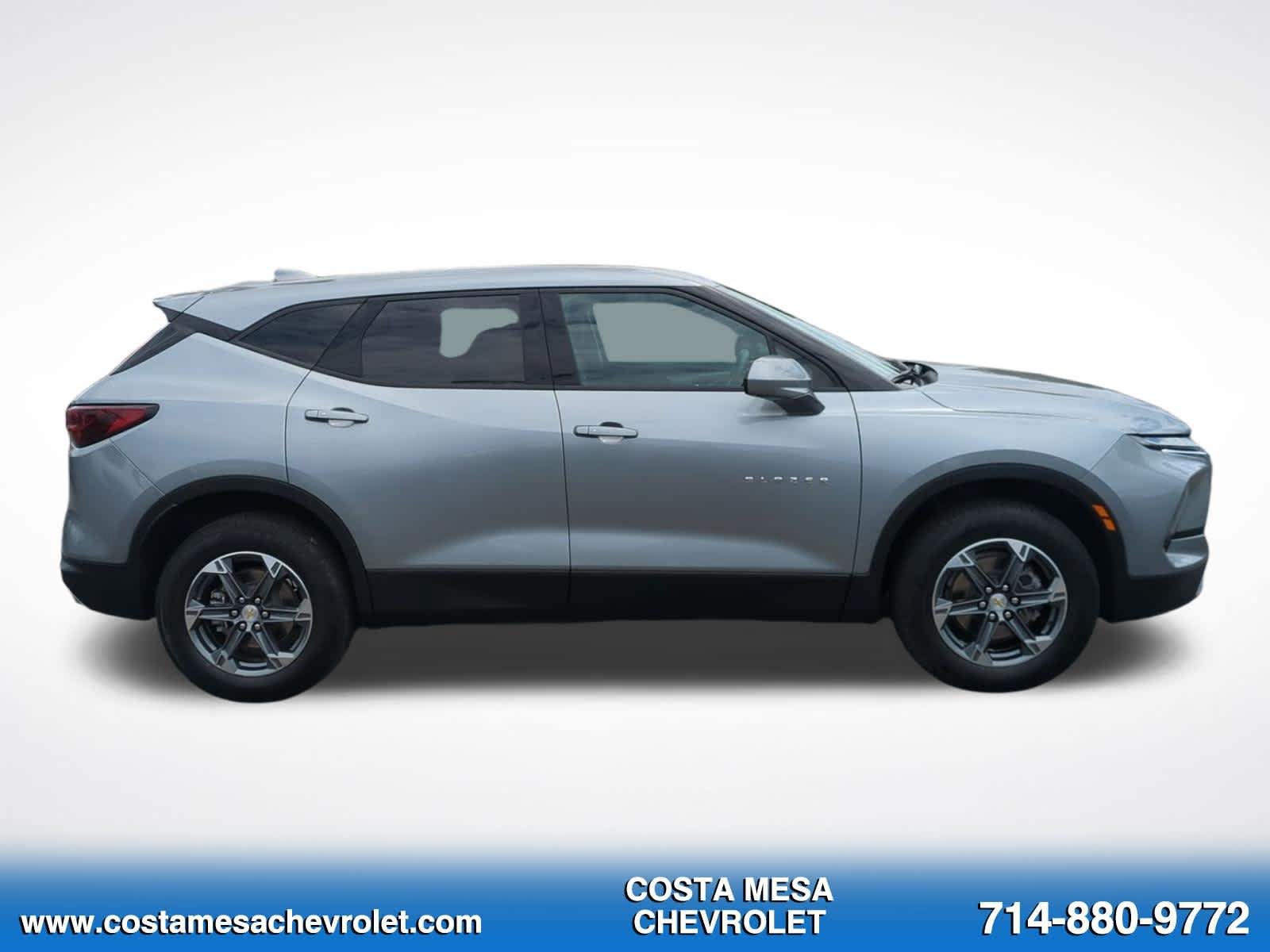 Used 2025 Chevrolet Blazer LT FWD image 4