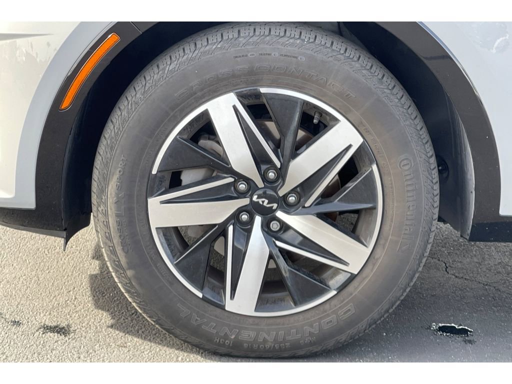 Used 2022 Kia Sorento EX w/ Panoramic Sunroof Package image 11