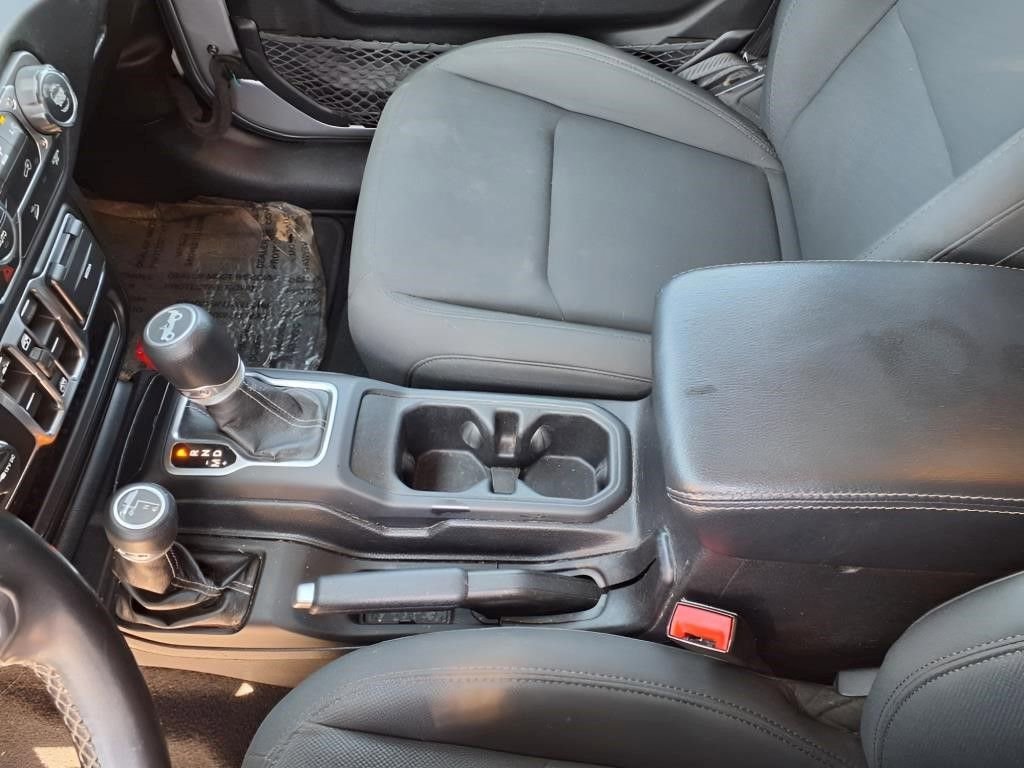 Used 2020 Jeep Wrangler Unlimited Sahara w/ Uconnect 4C Nav & Sound Group AWD/4WD image 14