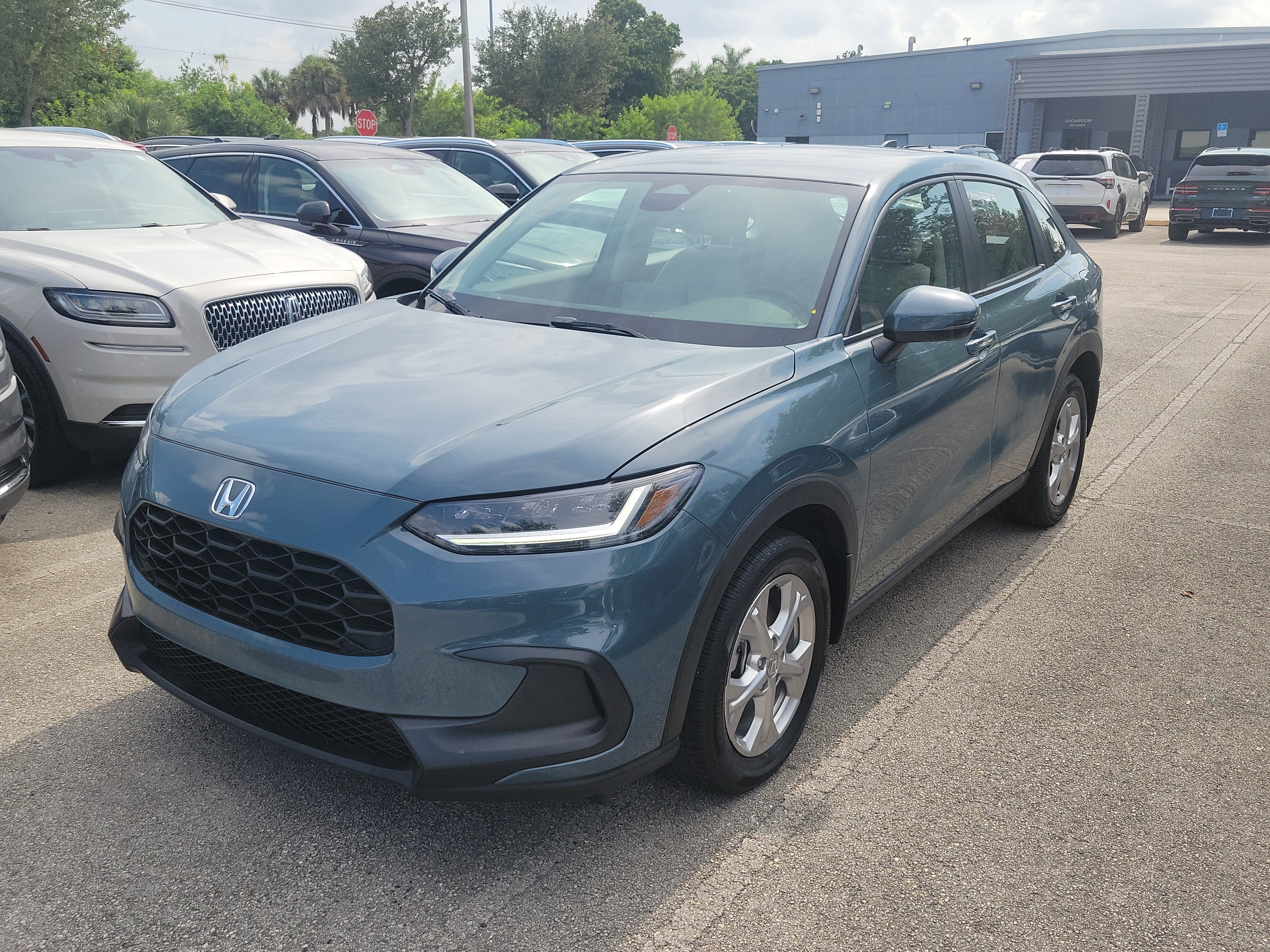 Used 2024 Honda HR-V LX image 2