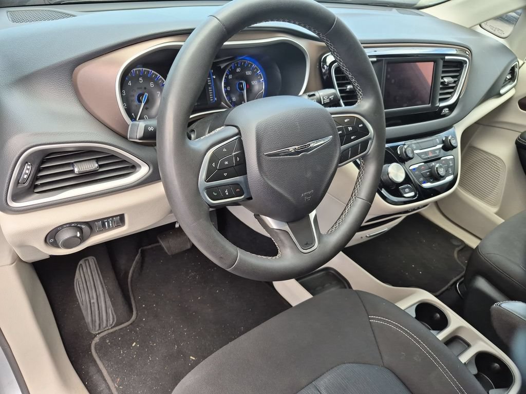 Used 2023 Chrysler Voyager LX FWD image 15