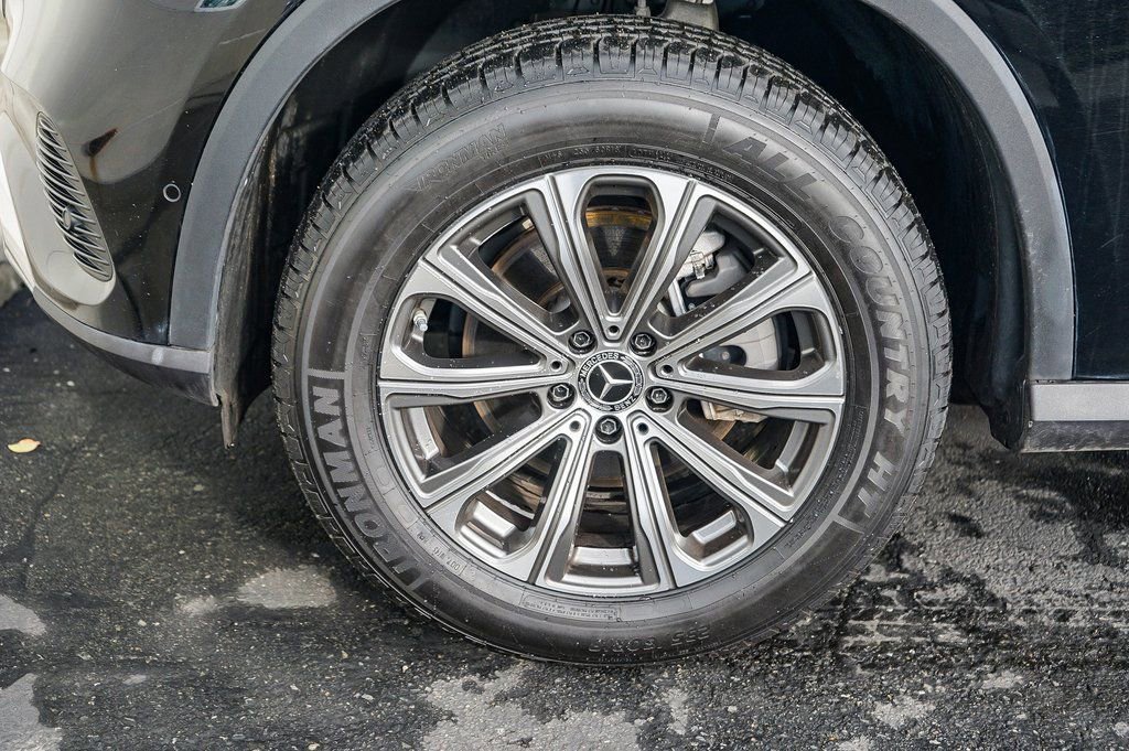 Used 2024 Mercedes-Benz GLC 300 image 9