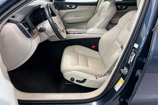 Used 2021 Volvo XC60 T6 Momentum image 17