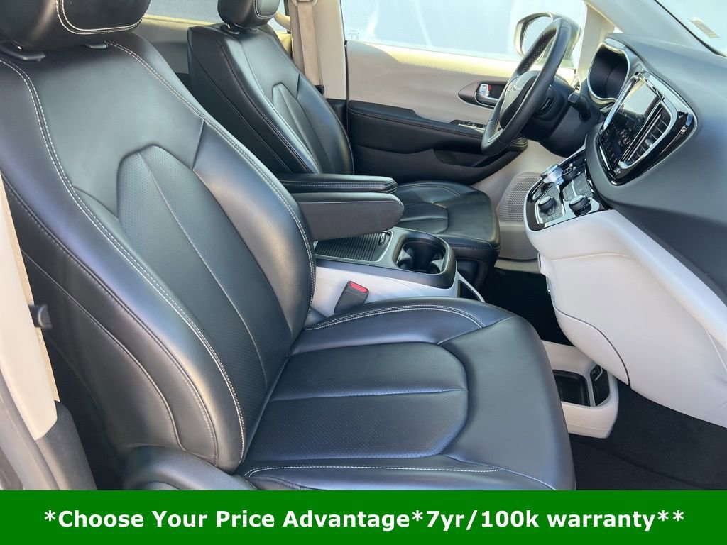 Certified 2023 Chrysler Pacifica Touring-L image 25