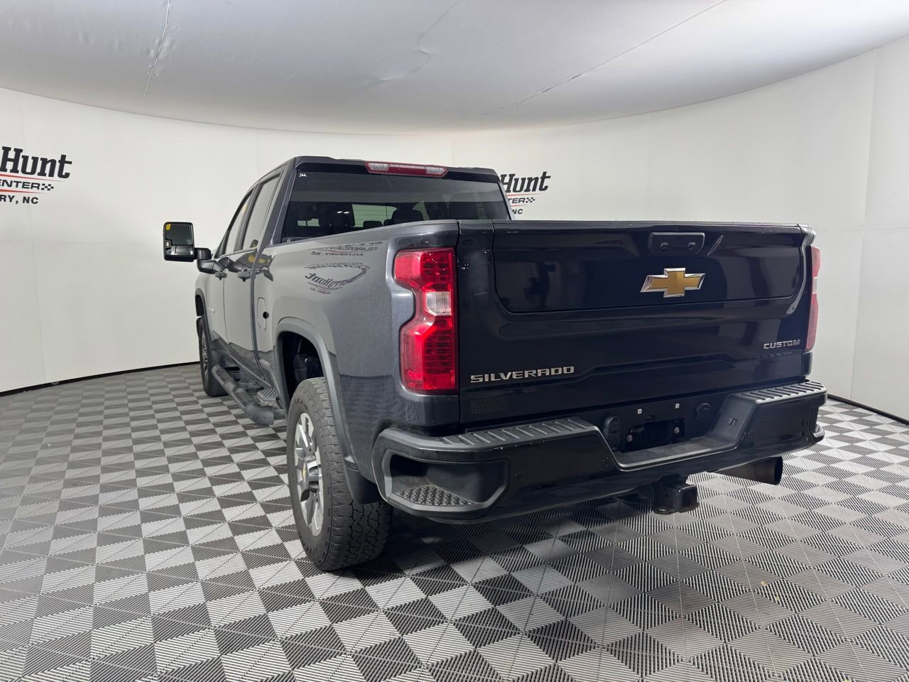 Used 2024 Chevrolet Silverado 2500 Custom w/ Custom Value Package image 8