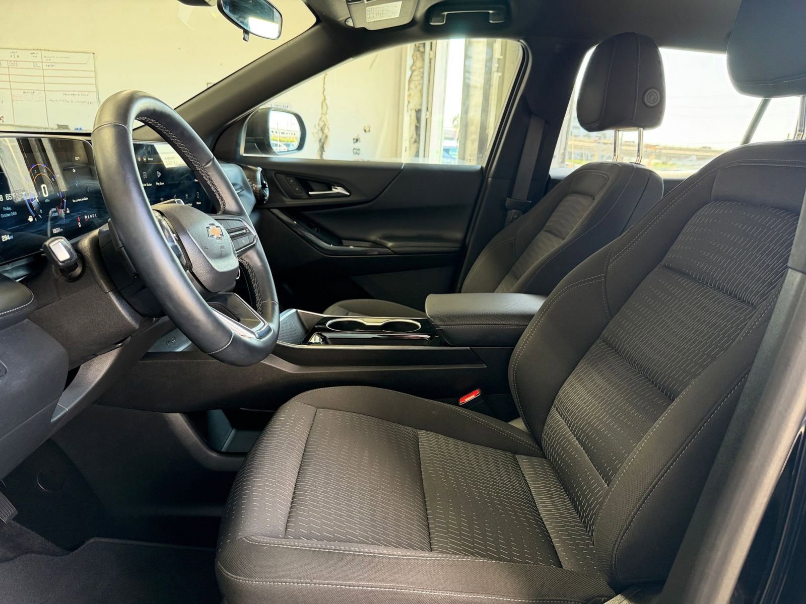 Used 2025 Chevrolet Equinox LT image 25