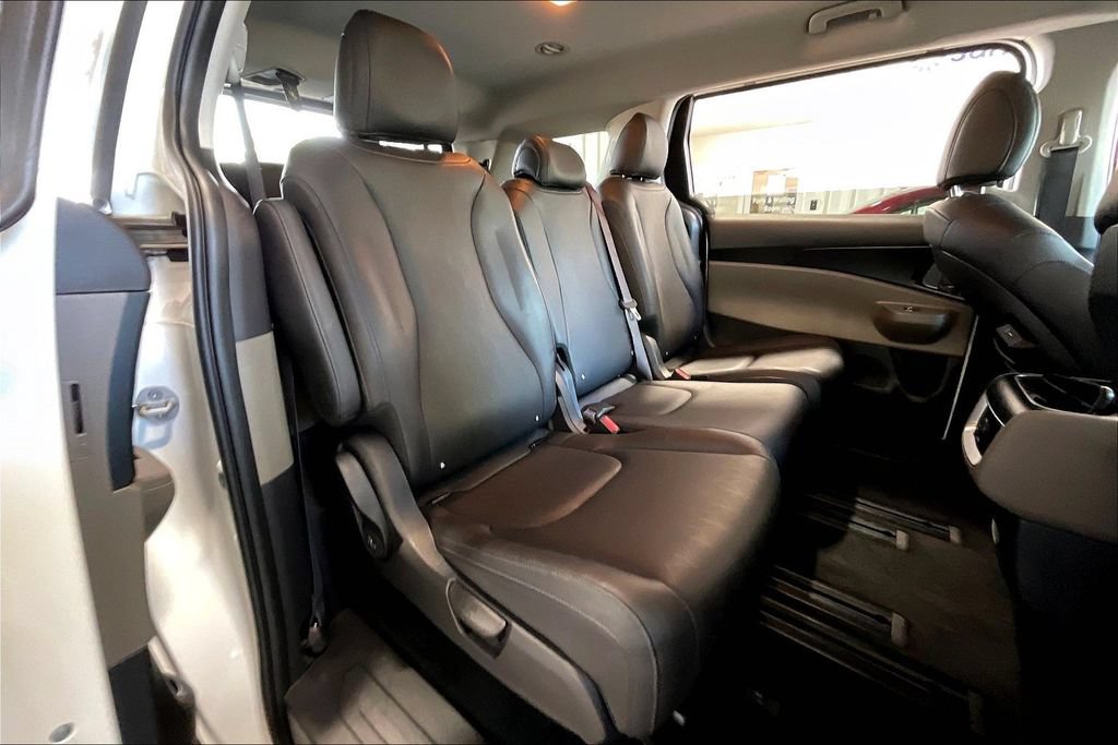Used 2026 Kia Carnival FWD image 17