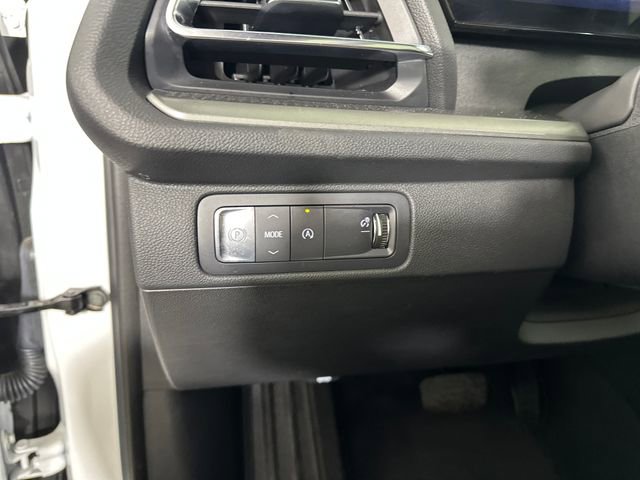 Used 2025 Chevrolet Traverse LT w/ Sun and Wheel Package image 19