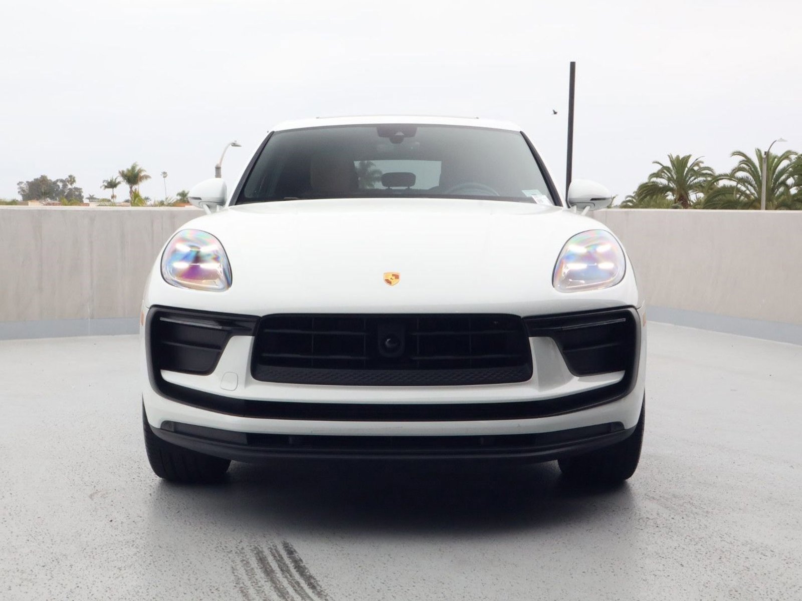 Certified 2025 Porsche Macan image 6