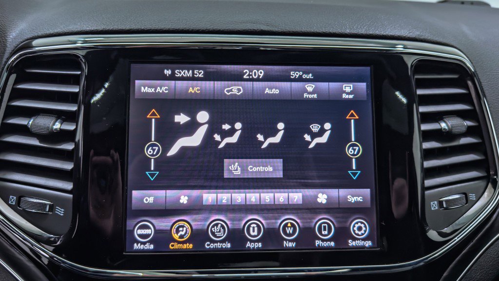 Used 2021 Jeep Grand Cherokee Limited image 40