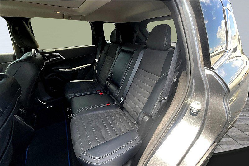 Used 2023 Mitsubishi Outlander SE image 25