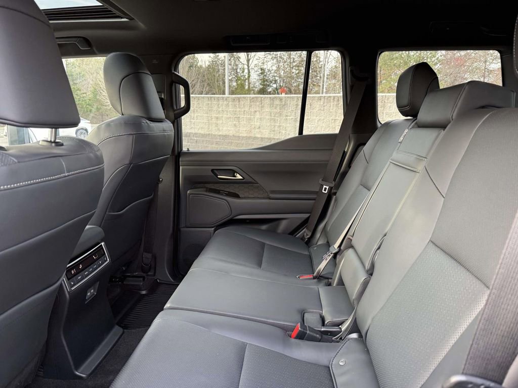 Used 2024 Lexus GX 550 w/ Accessory Package (Z1) image 19