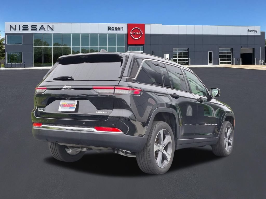 Used 2024 Jeep Grand Cherokee Limited w/ Luxury Tech Group II AWD/4WD image 3