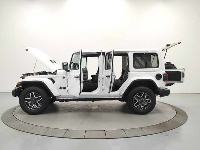 Used 2025 Jeep Wrangler Unlimited Sahara AWD/4WD image 12