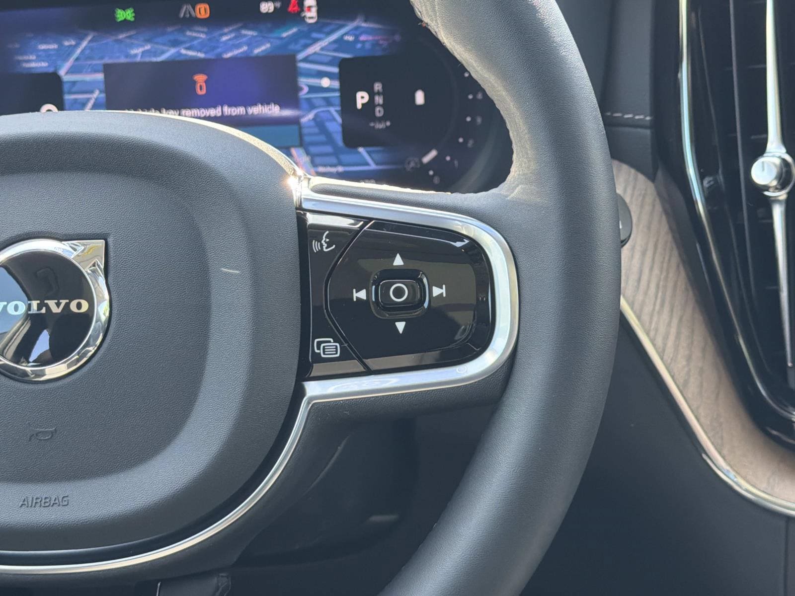 New 2027 Volvo XC60 B5 Ultra AWD/4WD image 9