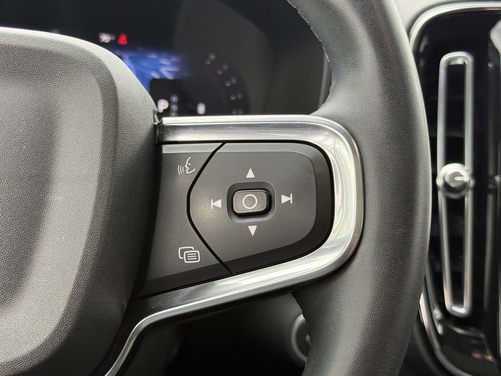 Used 2023 Volvo XC40 B5 Plus w/ Driver Assist Package AWD/4WD image 31