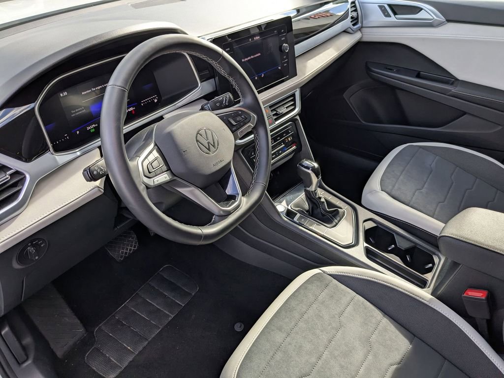 Used 2025 Volkswagen Taos SE FWD image 15
