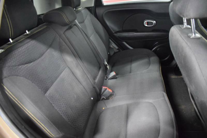 Used 2015 Kia Soul + image 9