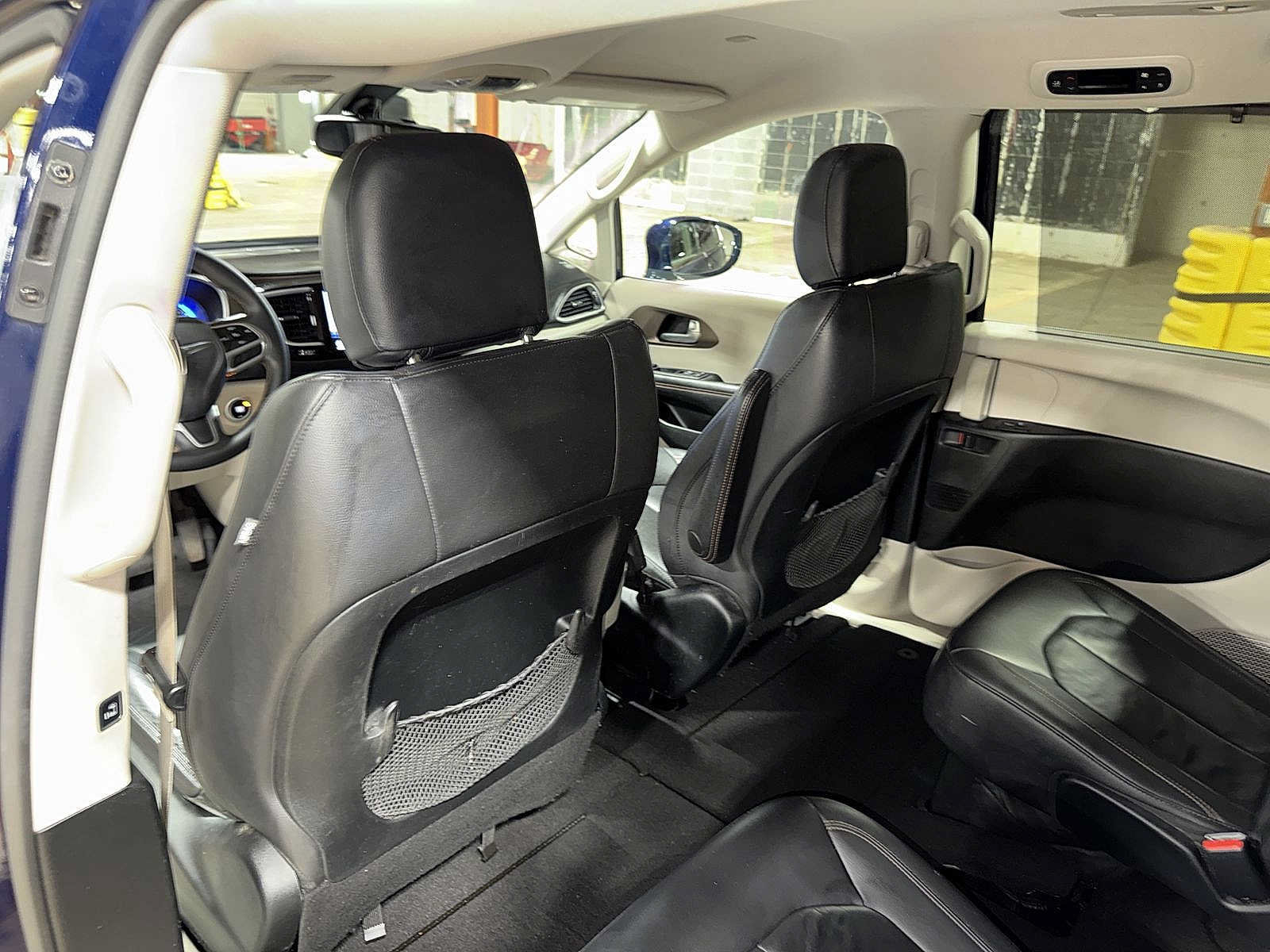 Used 2017 Chrysler Pacifica Touring-L w/ Tire & Wheel Group FWD image 28