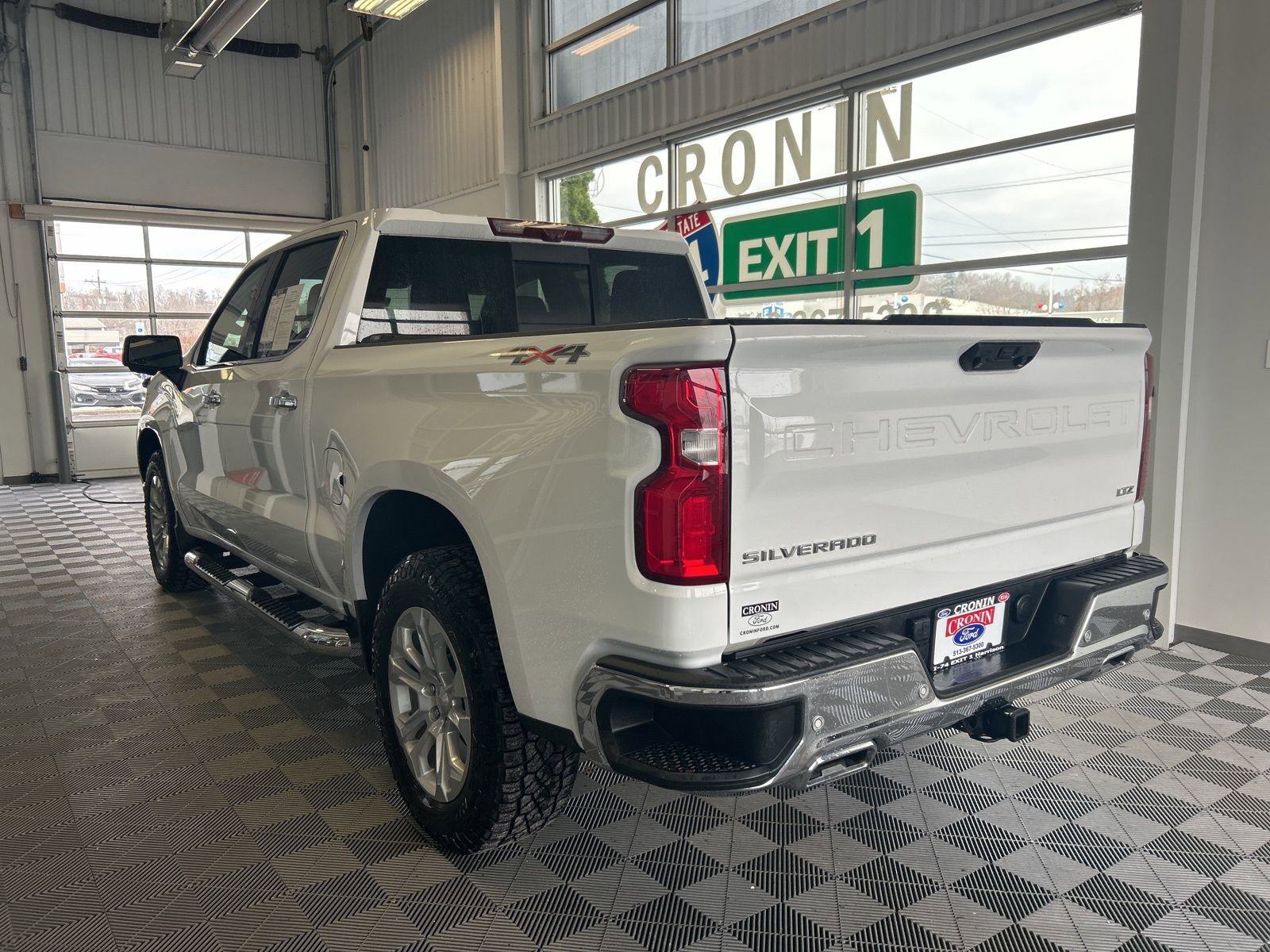 Used 2023 Chevrolet Silverado 1500 LTZ w/ Technology Package image 4