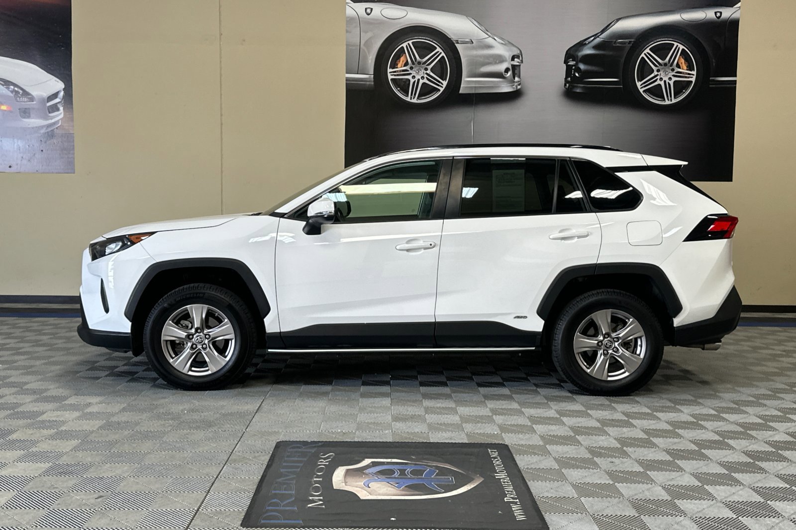 Used 2022 Toyota RAV4 LE image 7