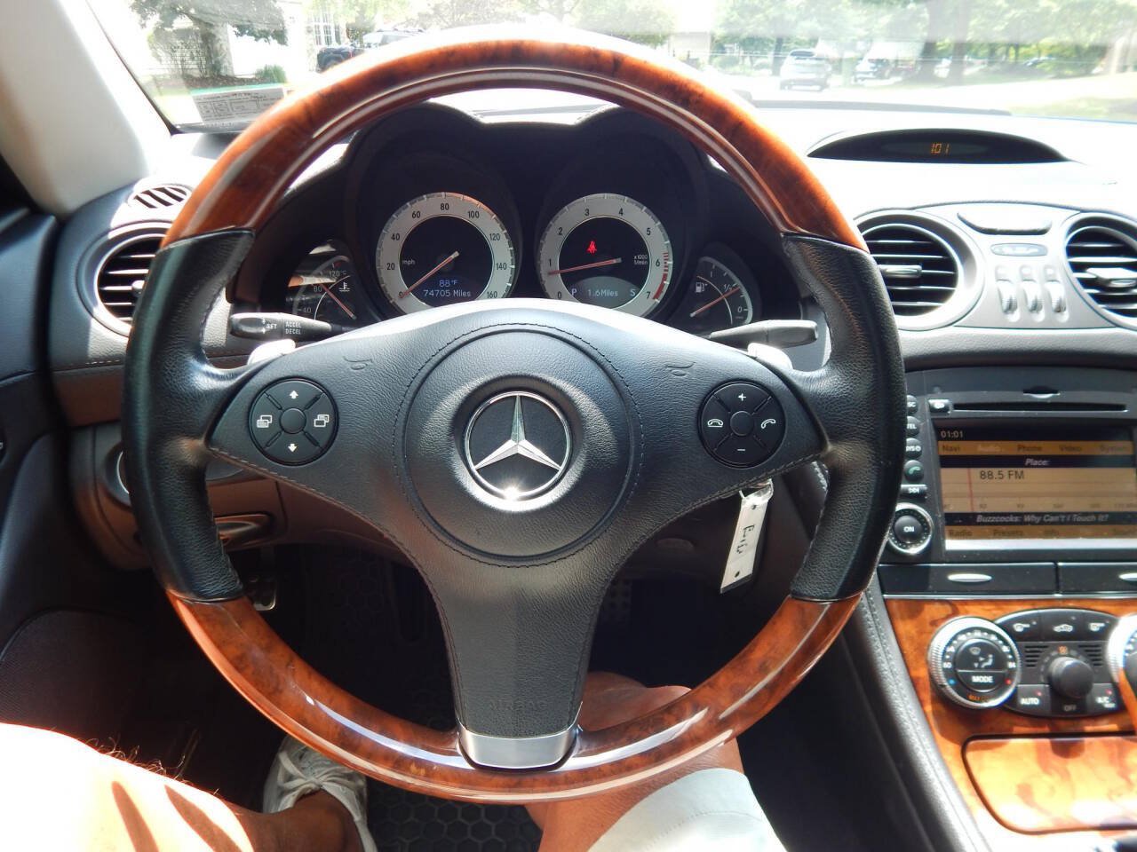 Used 2009 Mercedes-Benz SL 550 image 25