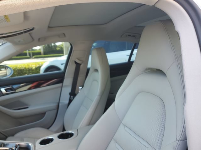 Used 2023 Porsche Panamera RWD image 20