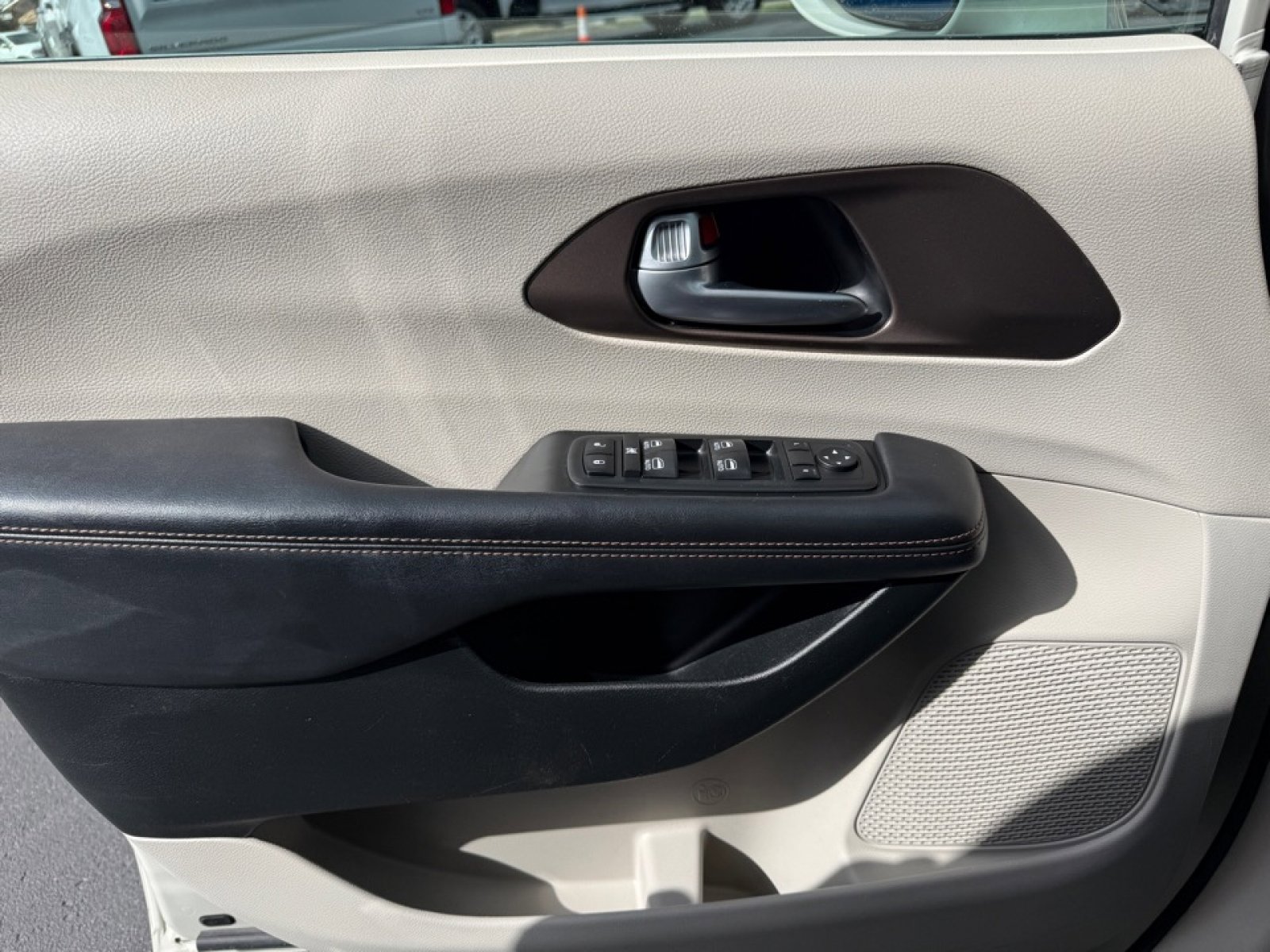 Used 2017 Chrysler Pacifica Touring-L Plus image 40