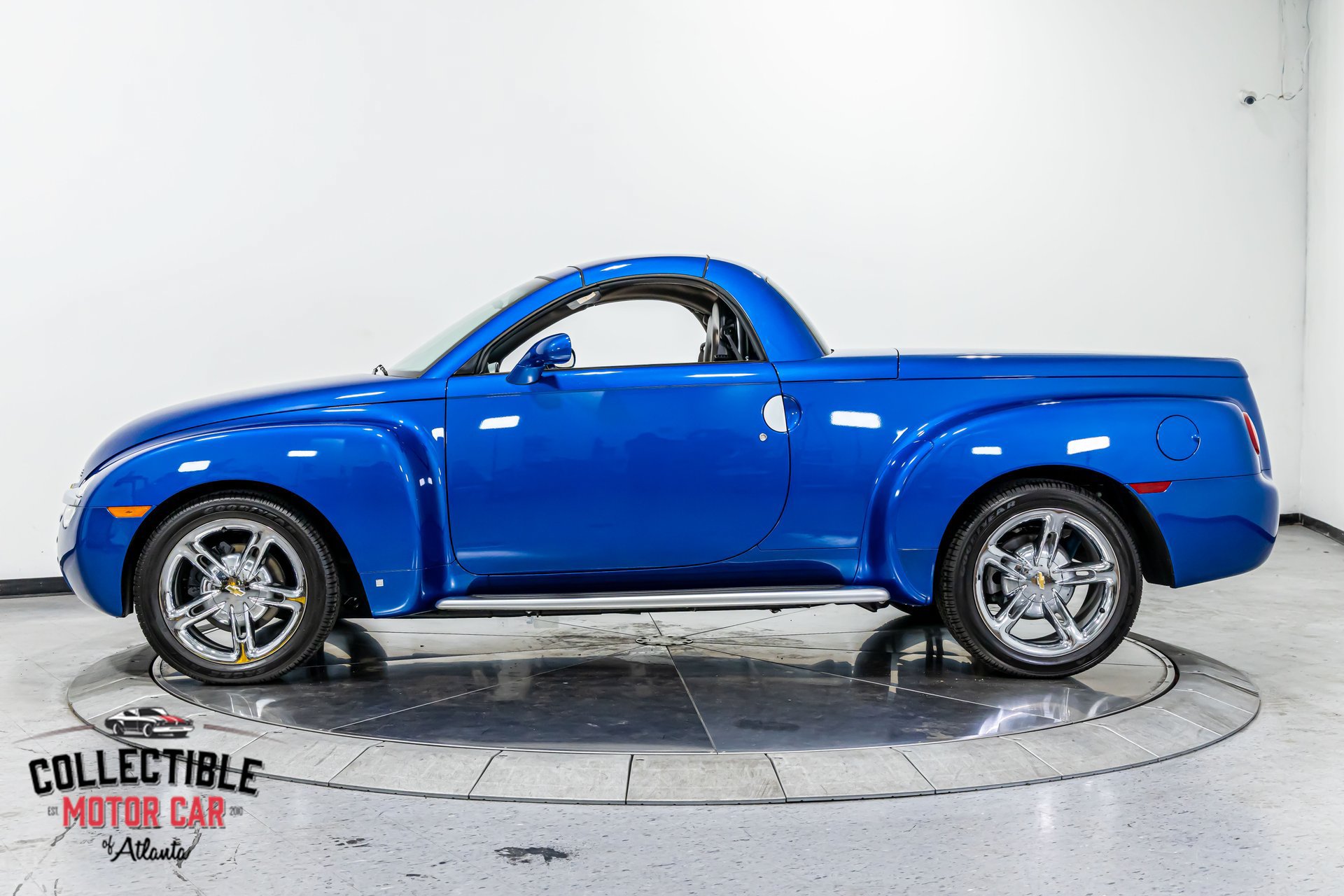 Used 2006 Chevrolet SSR w/ Preferred Equipment Group RWD image 11