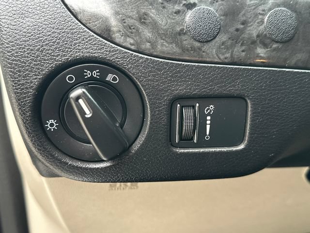 Used 2015 Dodge Grand Caravan SXT w/ UConnect Hands-Free Group FWD image 25