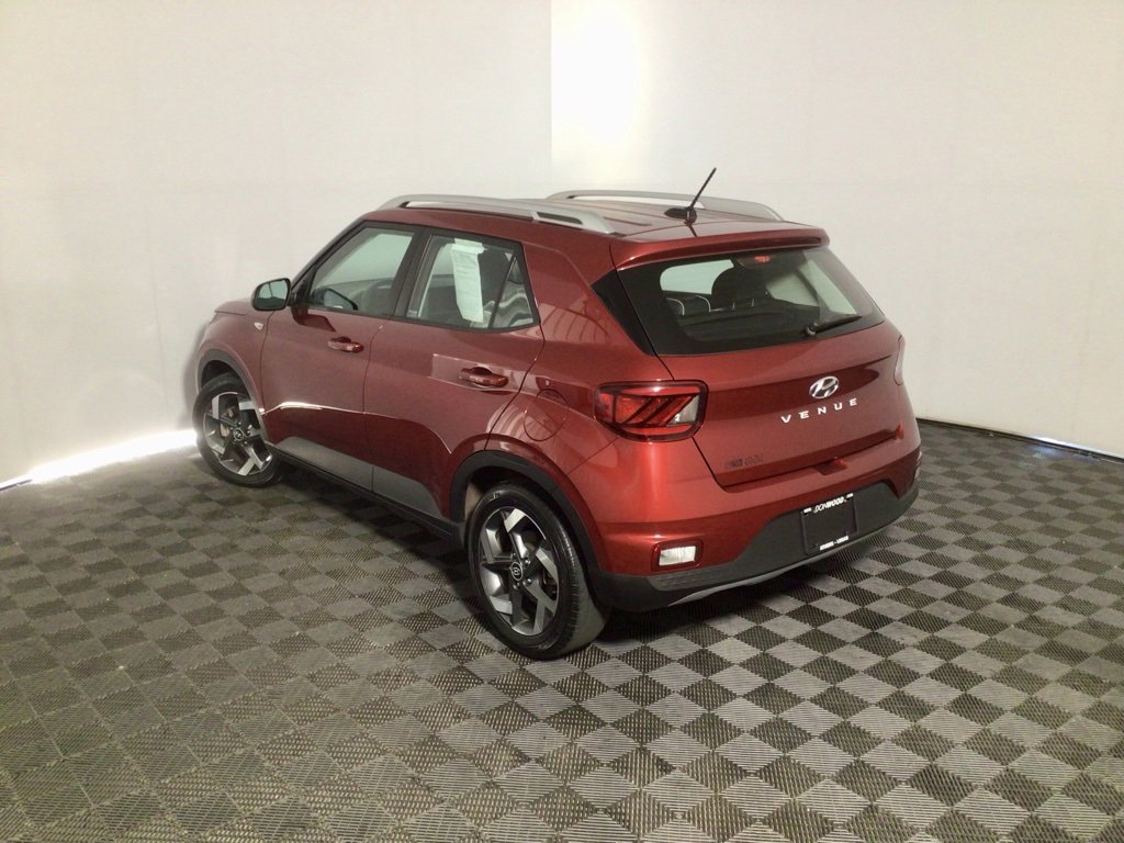 Used 2023 Hyundai Venue Limited w/ Cargo Package image 11