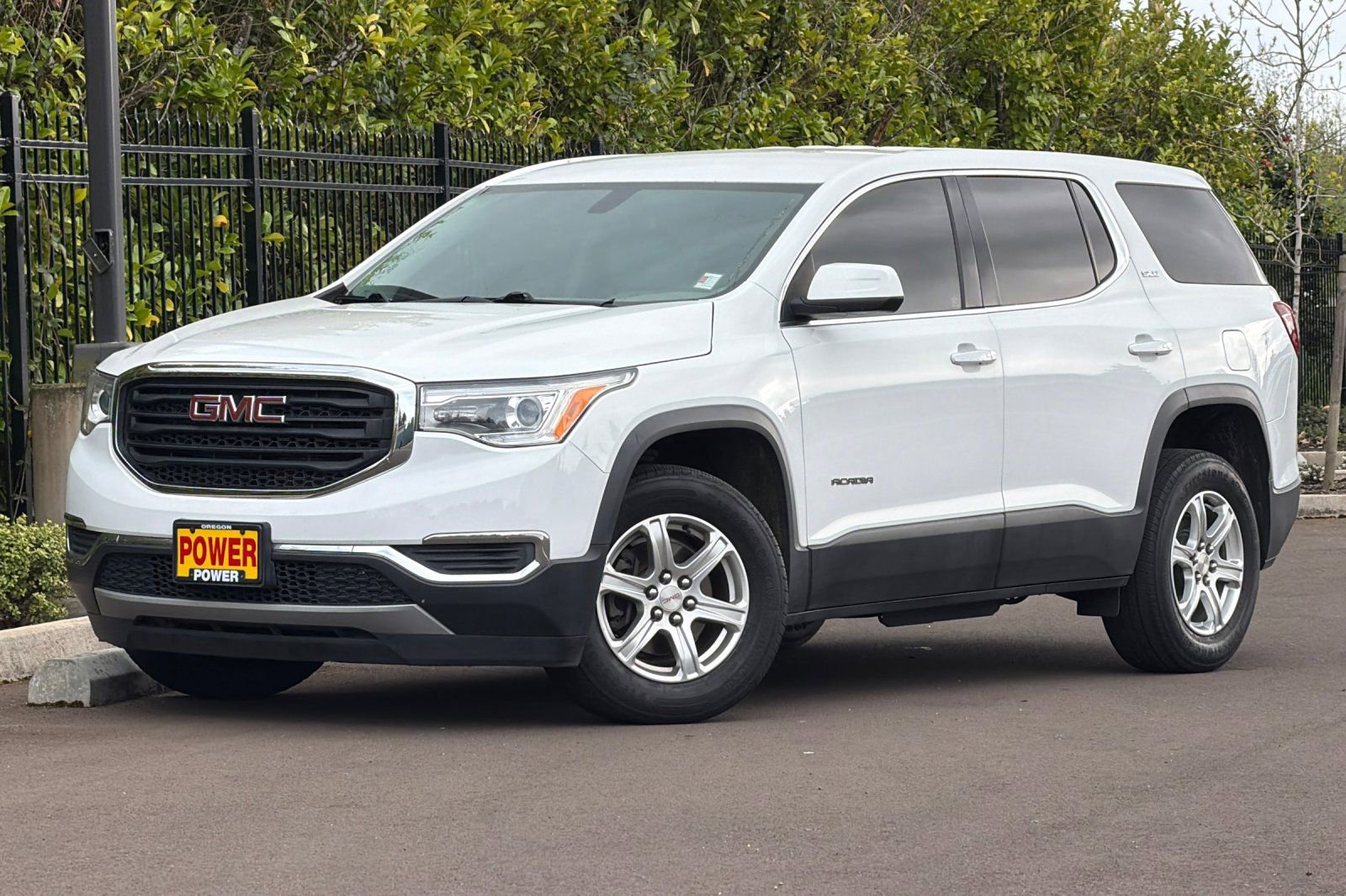 Used 2019 GMC Acadia SLE FWD image 2