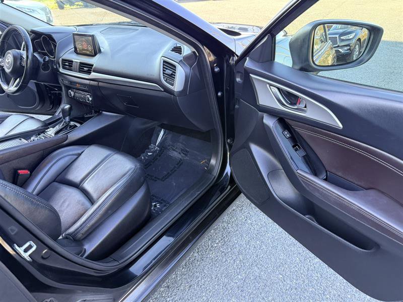 Used 2018 MAZDA MAZDA3 Touring FWD image 10
