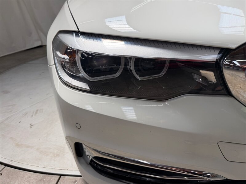 Used 2018 BMW 530e w/ Premium Package 2 RWD image 20