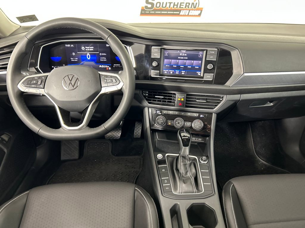 Used 2024 Volkswagen Jetta SE image 17