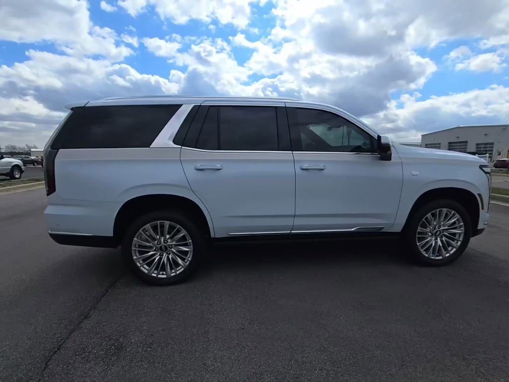 Used 2026 Cadillac Escalade Luxury image 2