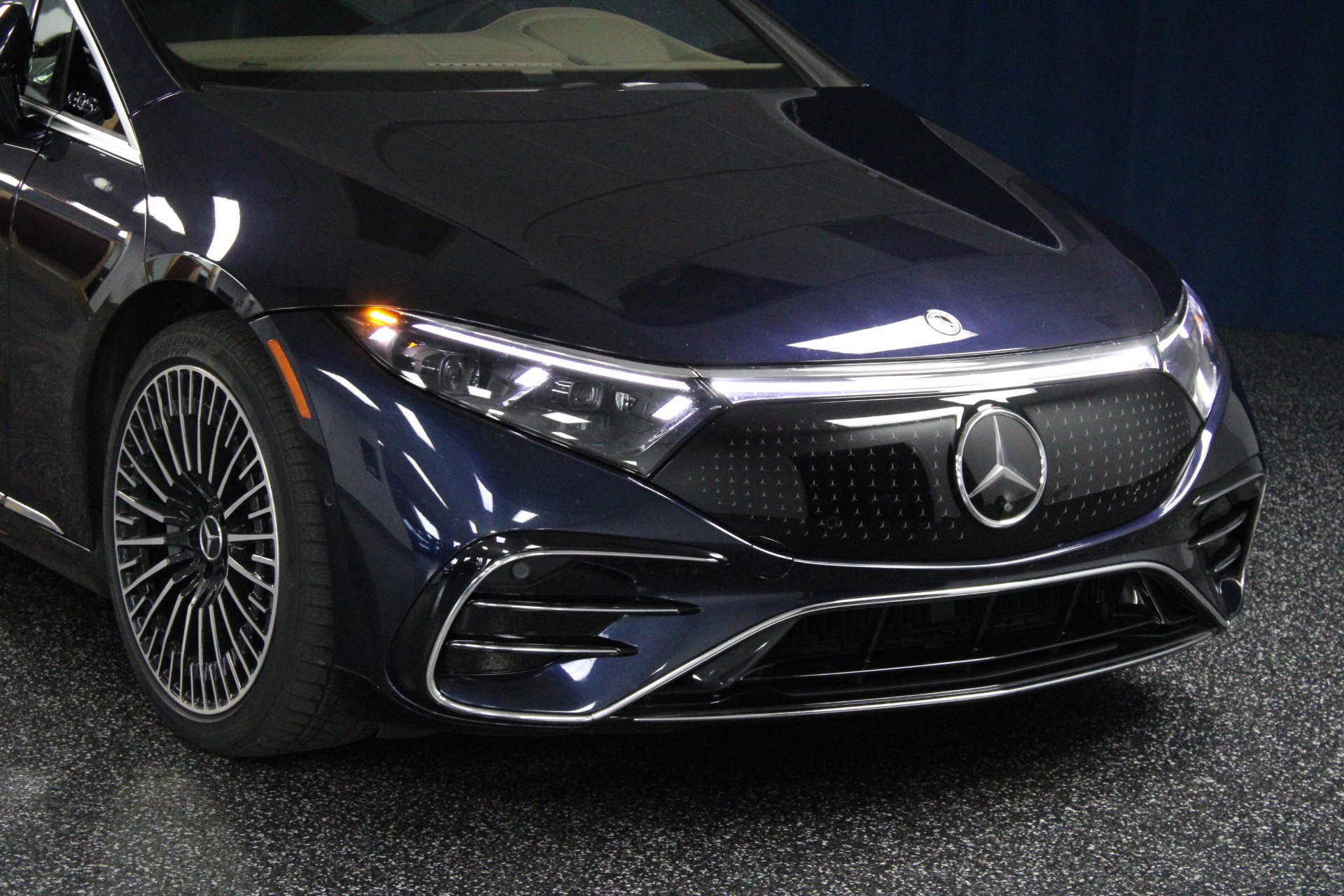 Used 2022 Mercedes-Benz EQS 580 4MATIC Sedan image 5