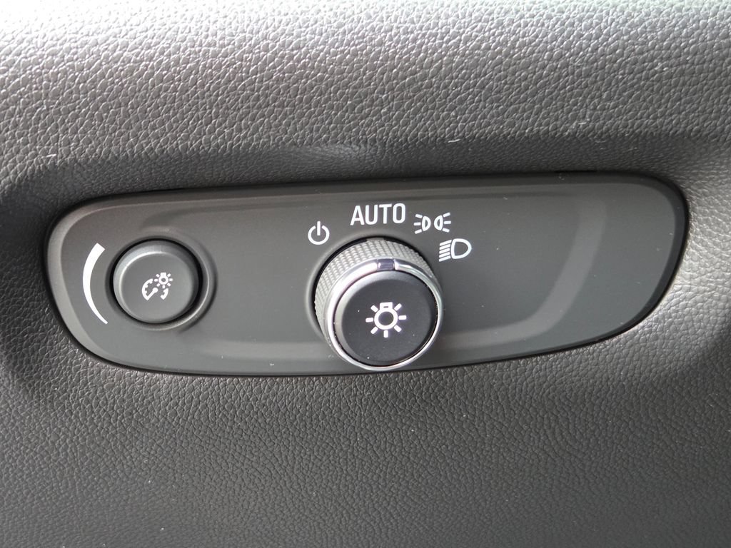 Used 2023 Chevrolet Traverse LS w/ Midnight/Sport Edition FWD image 9
