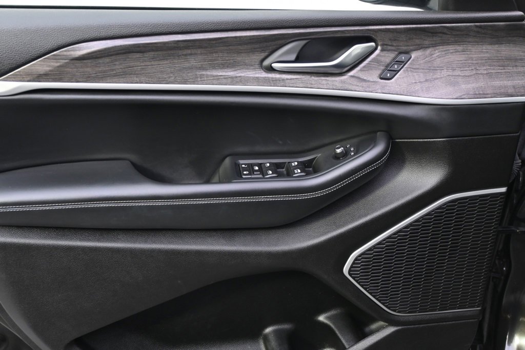 Used 2022 Jeep Grand Cherokee L Limited image 23