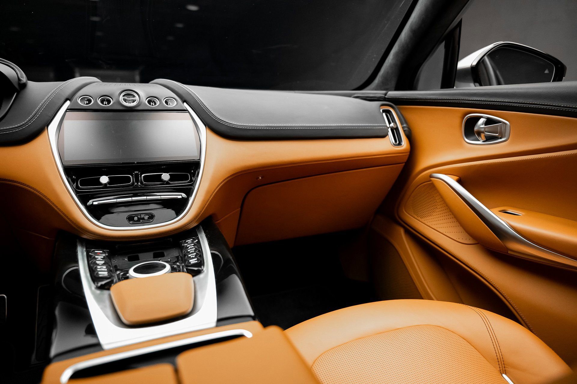 Used 2021 Aston Martin DBX image 39