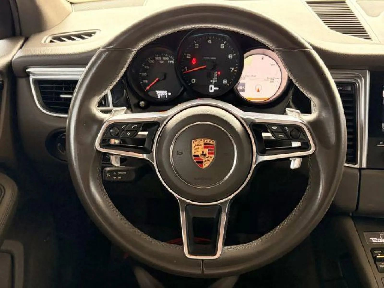 Used 2017 Porsche Macan image 31