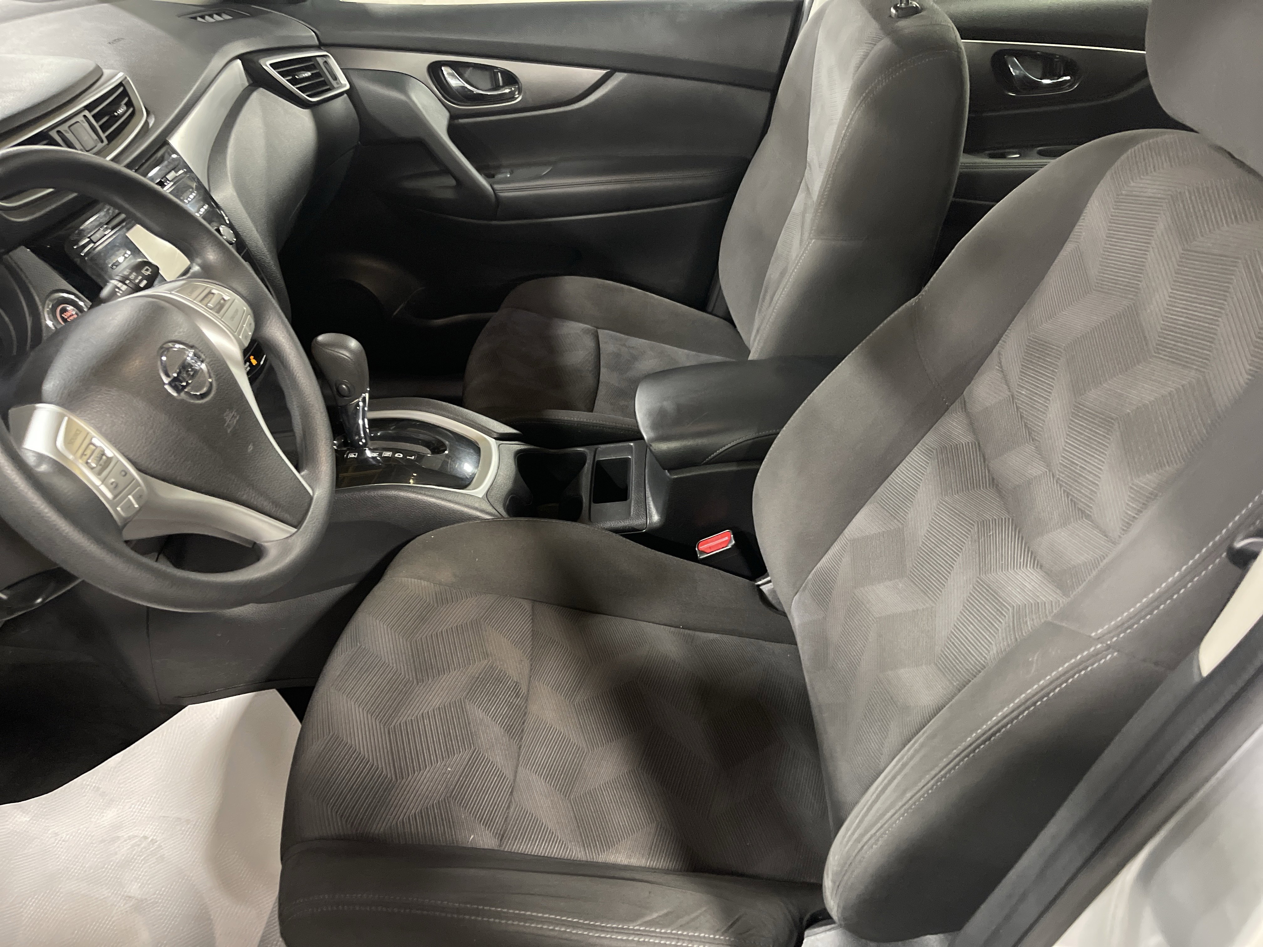 Used 2016 Nissan Rogue SV image 8