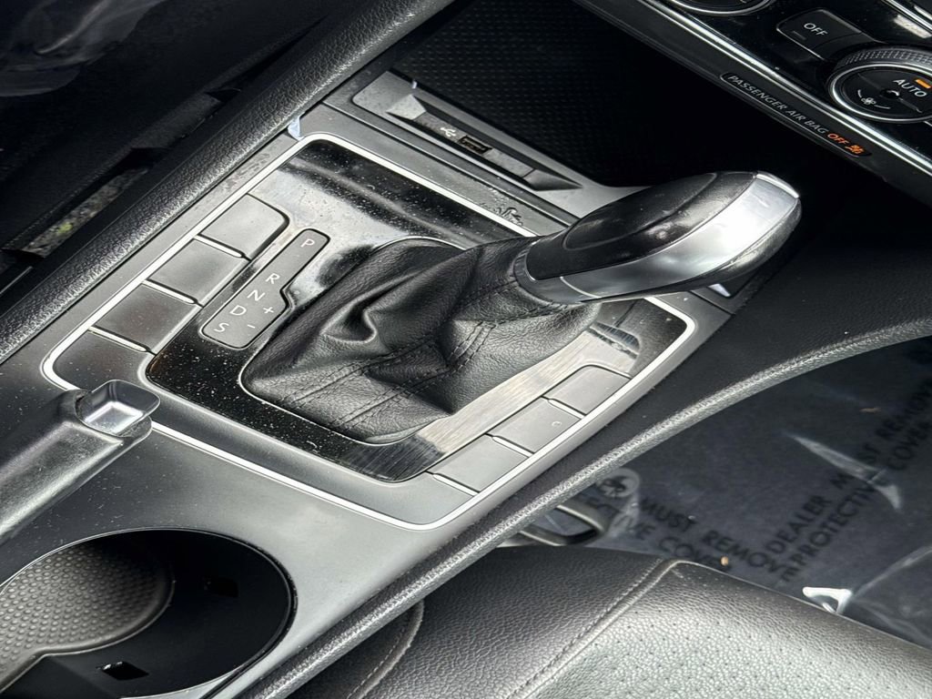 Used 2016 Volkswagen Passat 1.8T R-Line w/ R-Line Lighting Package image 25