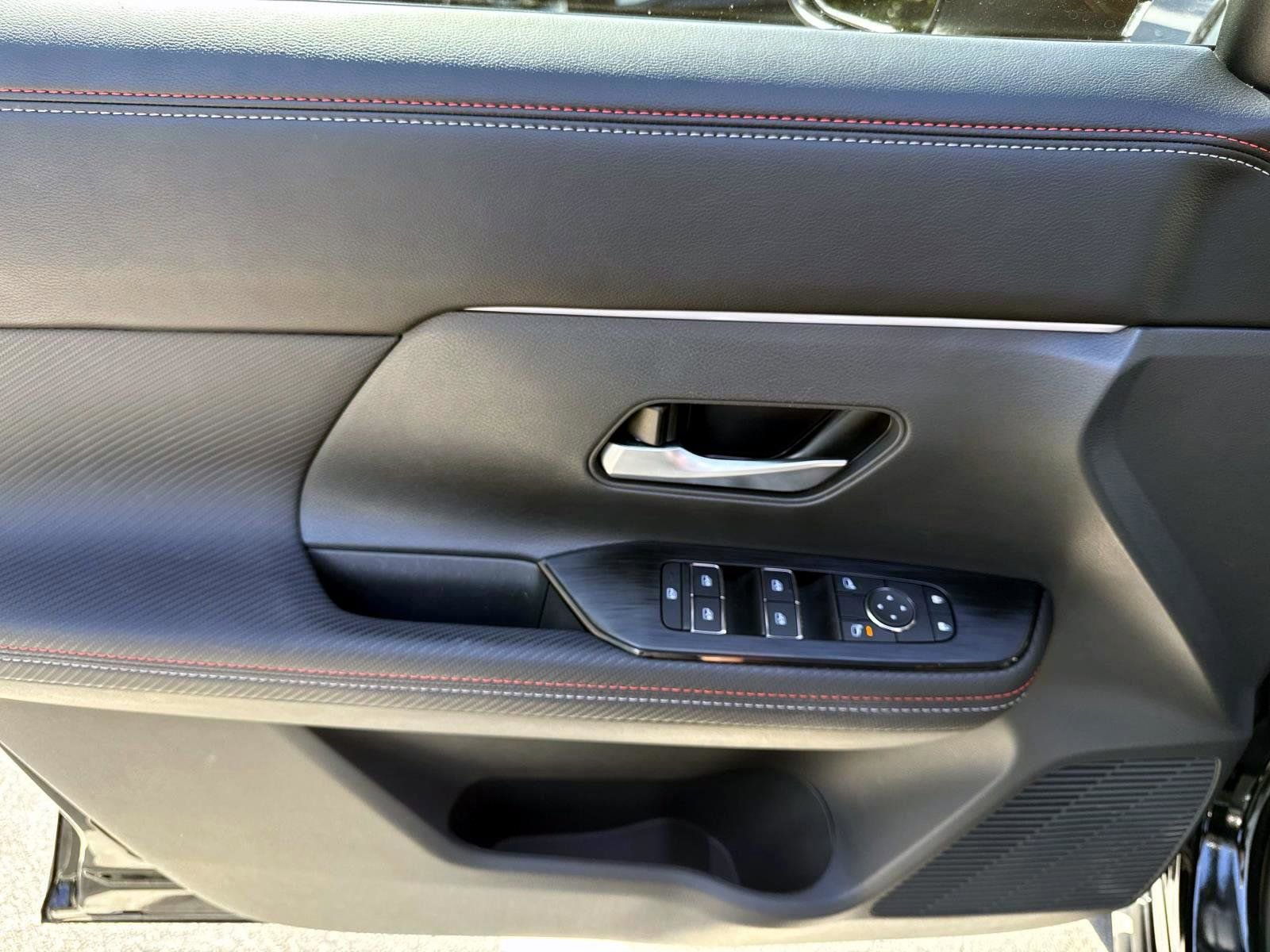 Used 2025 Nissan Kicks SR image 7