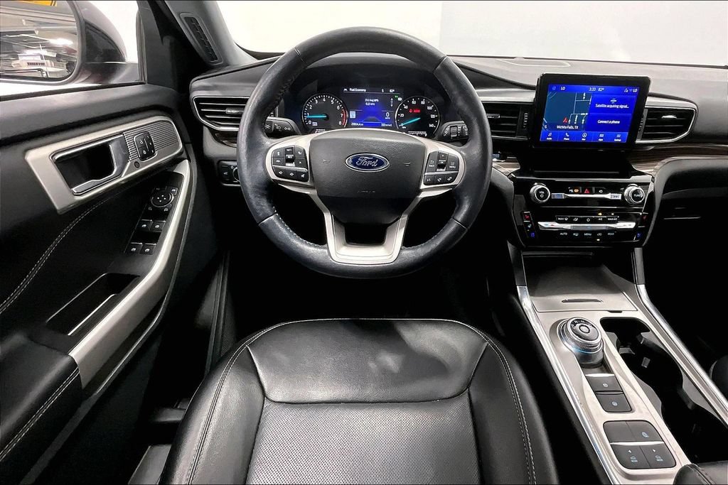Used 2022 Ford Explorer Limited w/ Equipment Group 301A RWD image 6