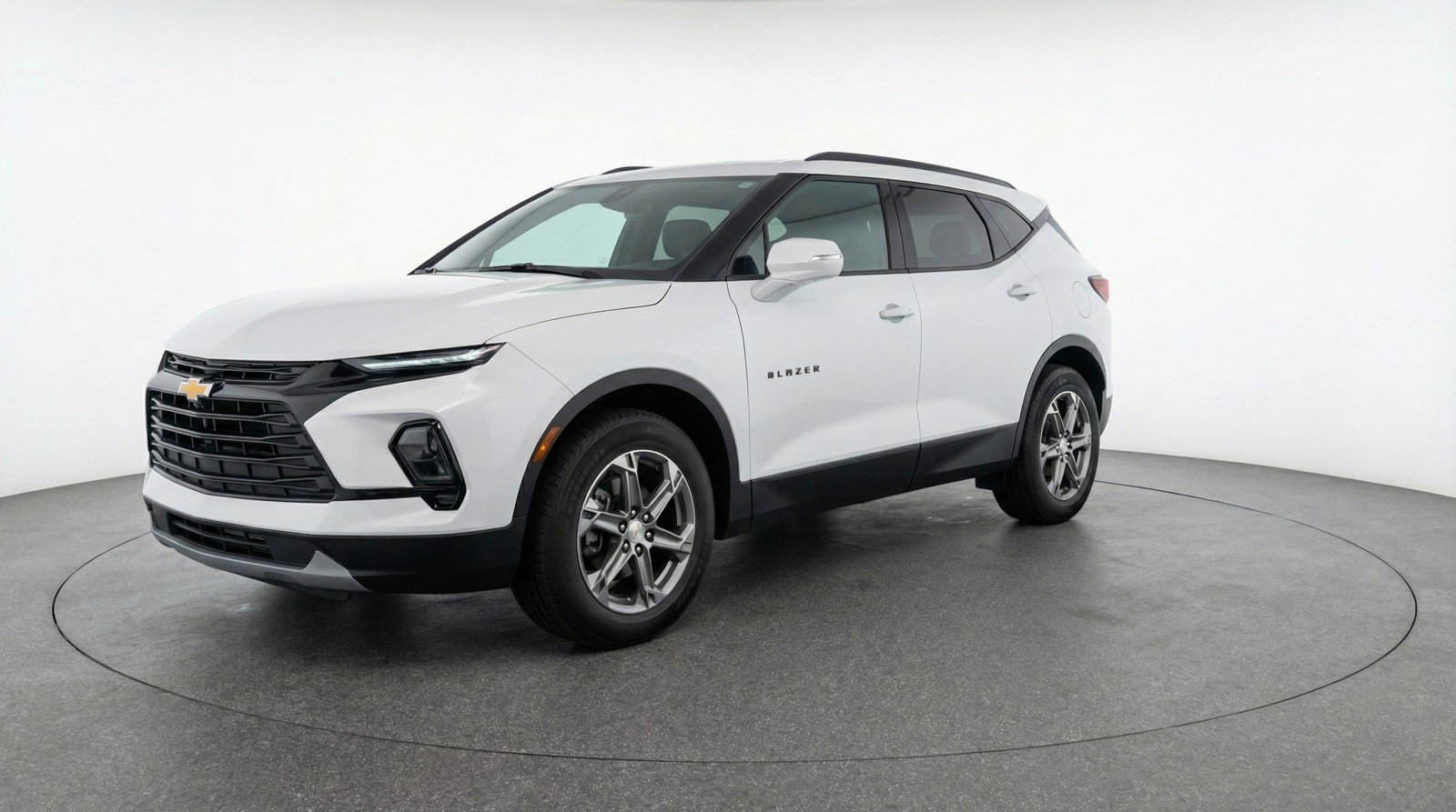 Used 2025 Chevrolet Blazer LT image 3