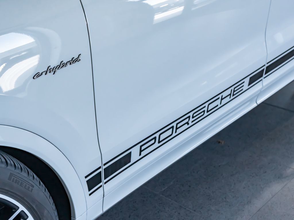 Certified 2025 Porsche Cayenne Turbo image 36